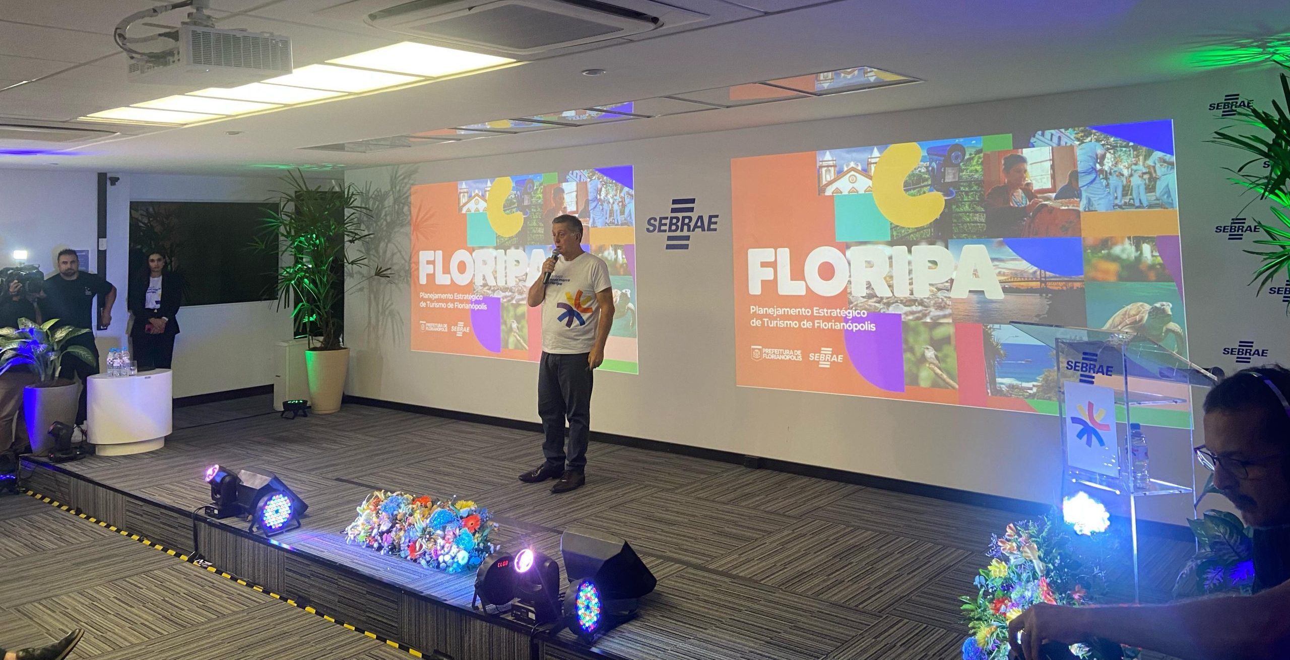 Topázio Neto lança nova marca turística de Florianópolis e Plano Estratégico de turismo da cidade